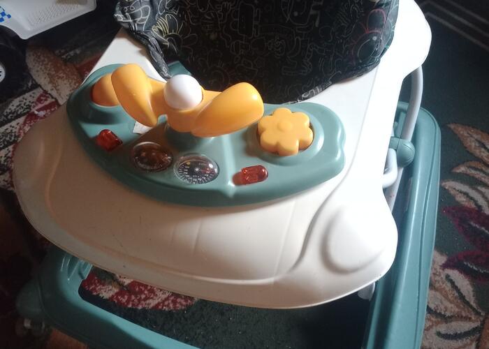 Grajewo ogłoszenia: sprzedam chodzik. gra , świeci. lekkie zarysowania z przodu.