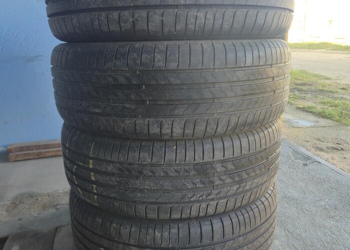 Grajewo ogłoszenia: Sprzedamy komplet opon letnich 
215/60/17 Bridgestone przejechały...